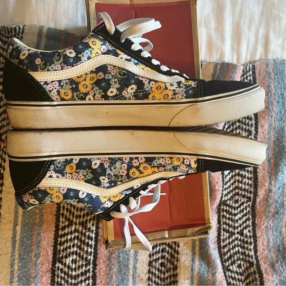 Custom Vans - Picture 5 of 5